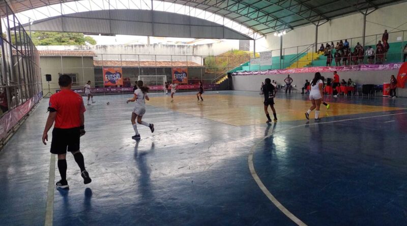 Escola Estadual São José vence na estreia do JEMG