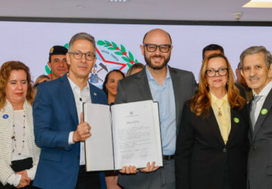 Governador empossa novo secretário de Educação de Minas Gerais