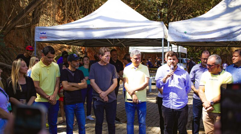 Rua Padre Paraíso recebe pavimentação e moradores celebram conquista