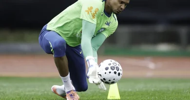 Goleiro John diz que primeira convocação para a seleção é um sonho Goleiro John diz que primeira convocação para a seleção é um sonho