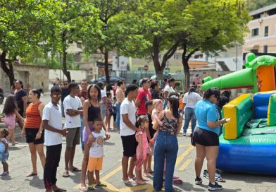 Instituto Fábio Souza realiza Festa das Crianças no estacionamento da Câmara Municipal de Timóteo
