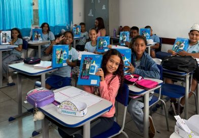 Marliéria entrega kits escolares pelo 4º ano seguido