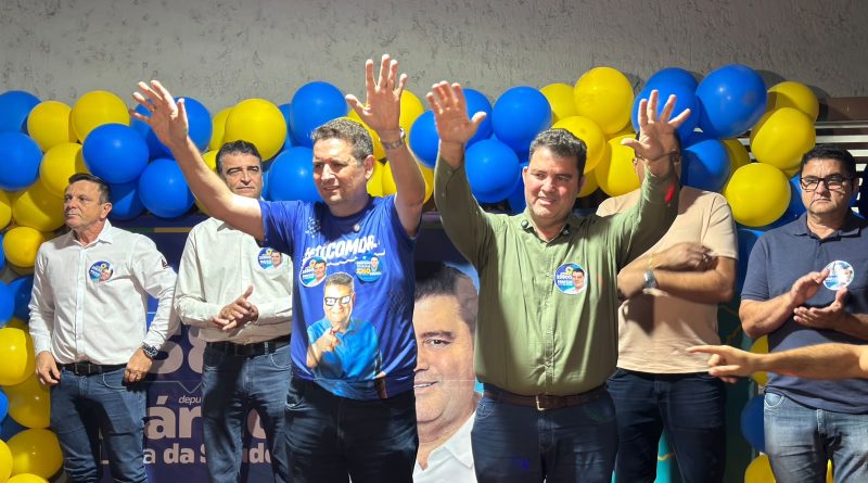 Centenas de pessoas participam da inauguração do Comitê de Márcio Lima em Timóteo