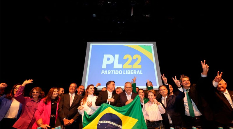Flávio Bolsonaro anuncia Alfredo Gaspar como candidato a vice-presidente e destaca trajetória de combate ao crime, à corrupção e de defesa dos aposentados